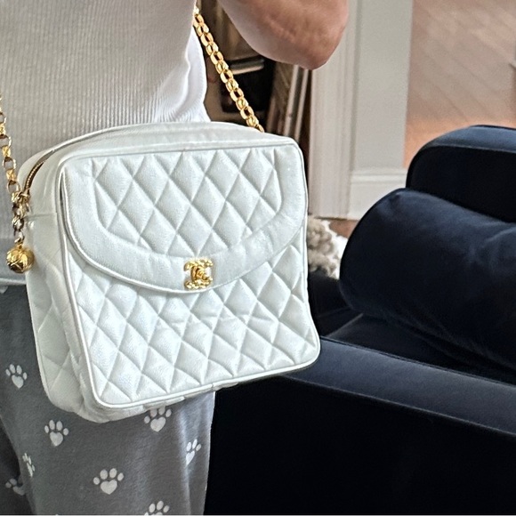 Vintage Chanel Medium Diana Flap
Bag White Caviar Gold Hardware - Picture 9 of 9